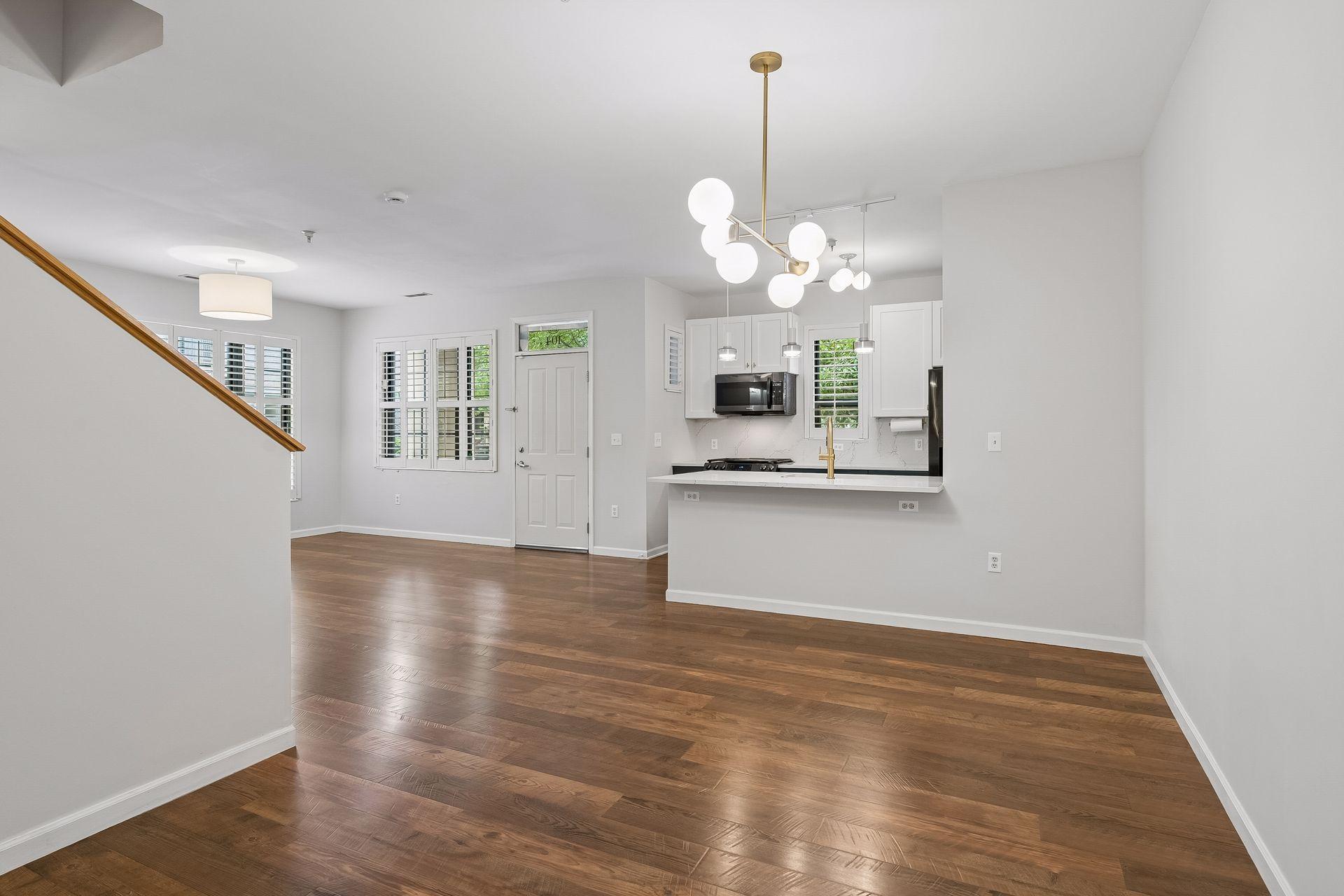 2566 Ellis Avenue 104