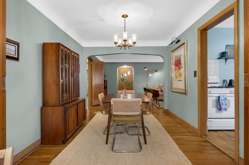 Photo of 749 Parkview Avenue, Saint Paul, MN 55117 (MLS # 7039076)