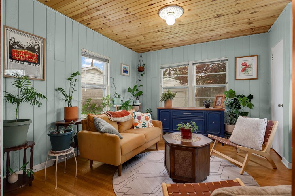 Photo of 749 Parkview Avenue, Saint Paul, MN 55117 (MLS # 7039076)