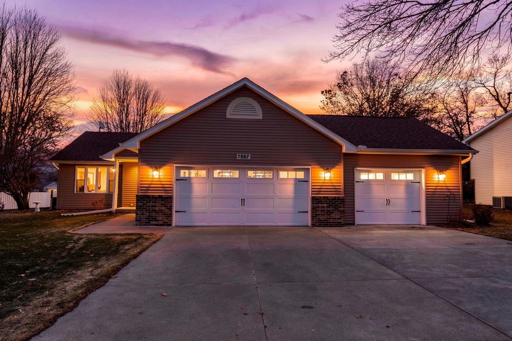 Photo of 7887 Dempsey Way, Inver Grove Heights, MN 55076 (MLS # 7034849)