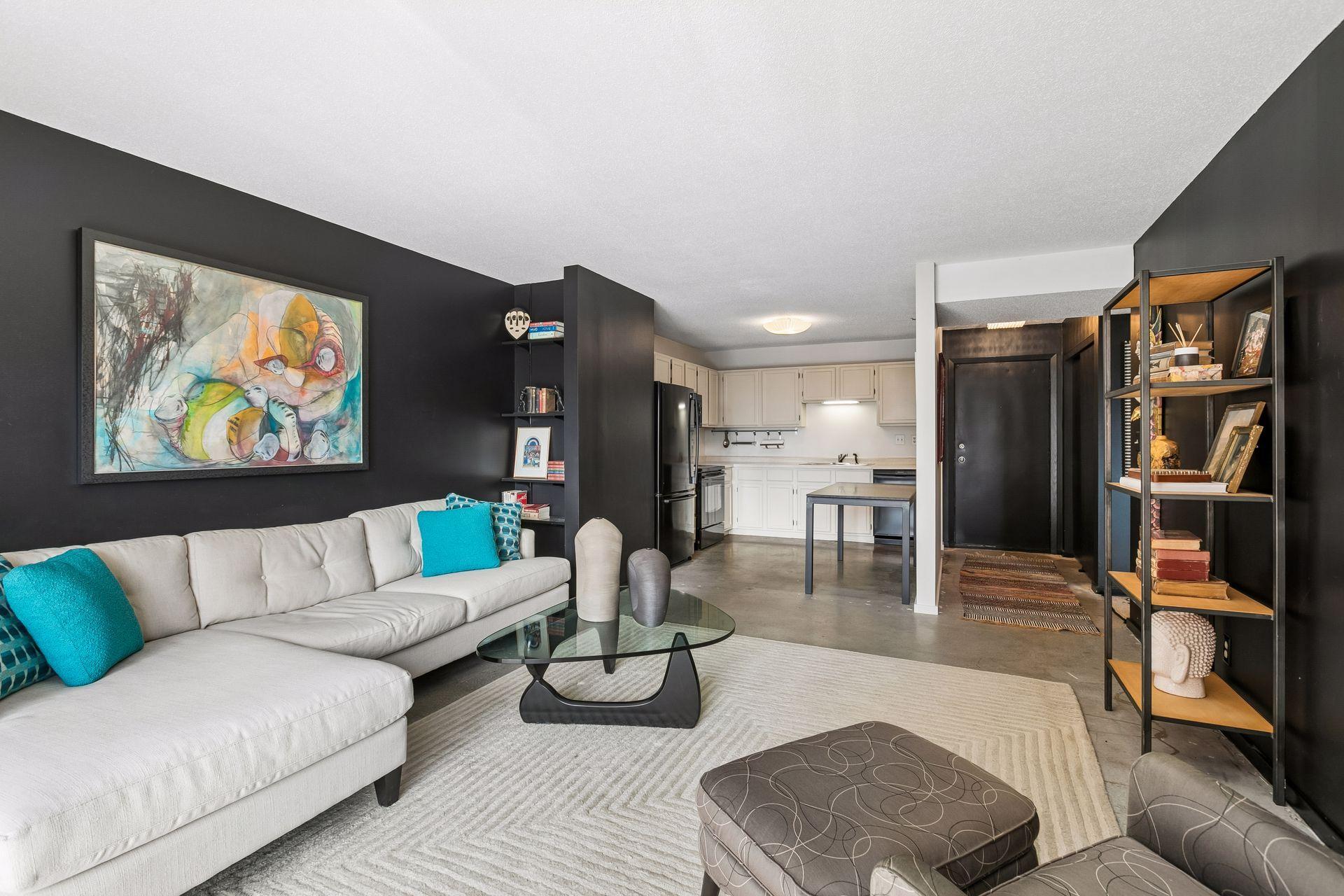 66 9th Street E 2113