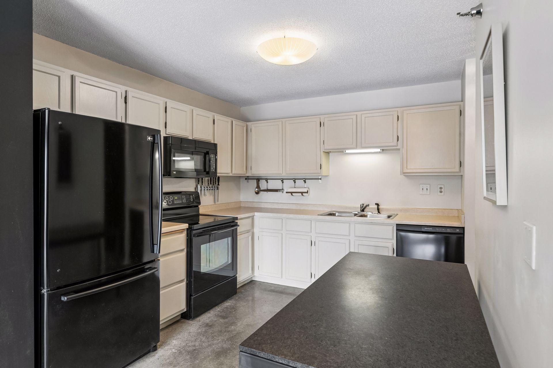 66 9th Street E 2113