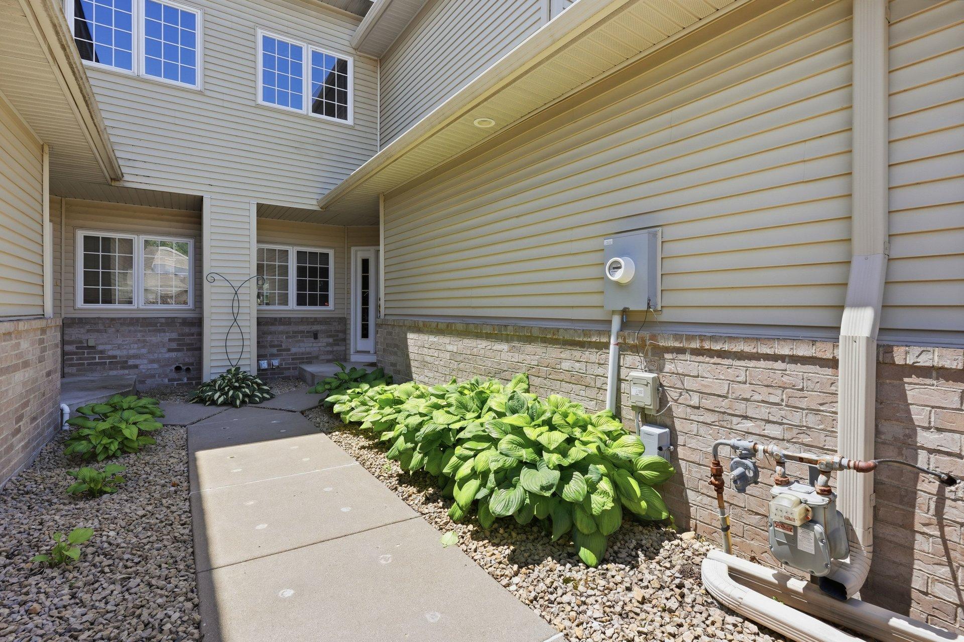 1971 Andrew Court