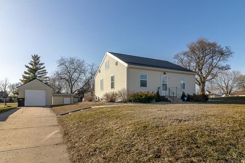 Photo of 205 Park Street N, Fairfax, MN 55332 (MLS # 7032366)