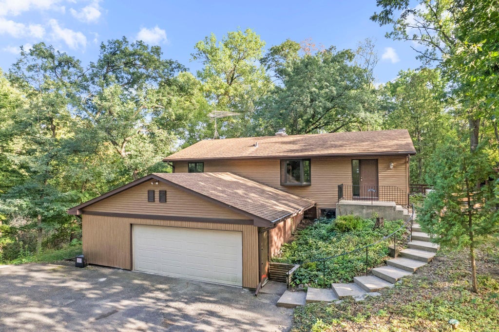 Photo of 9432 Old Concord Boulevard, Inver Grove Heights, MN 55076 (MLS # 7148114)