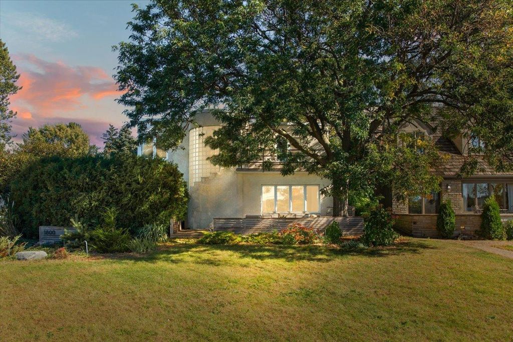 Photo of 1800 E Shore Drive, Maplewood, MN 55109 (MLS # 7024001)