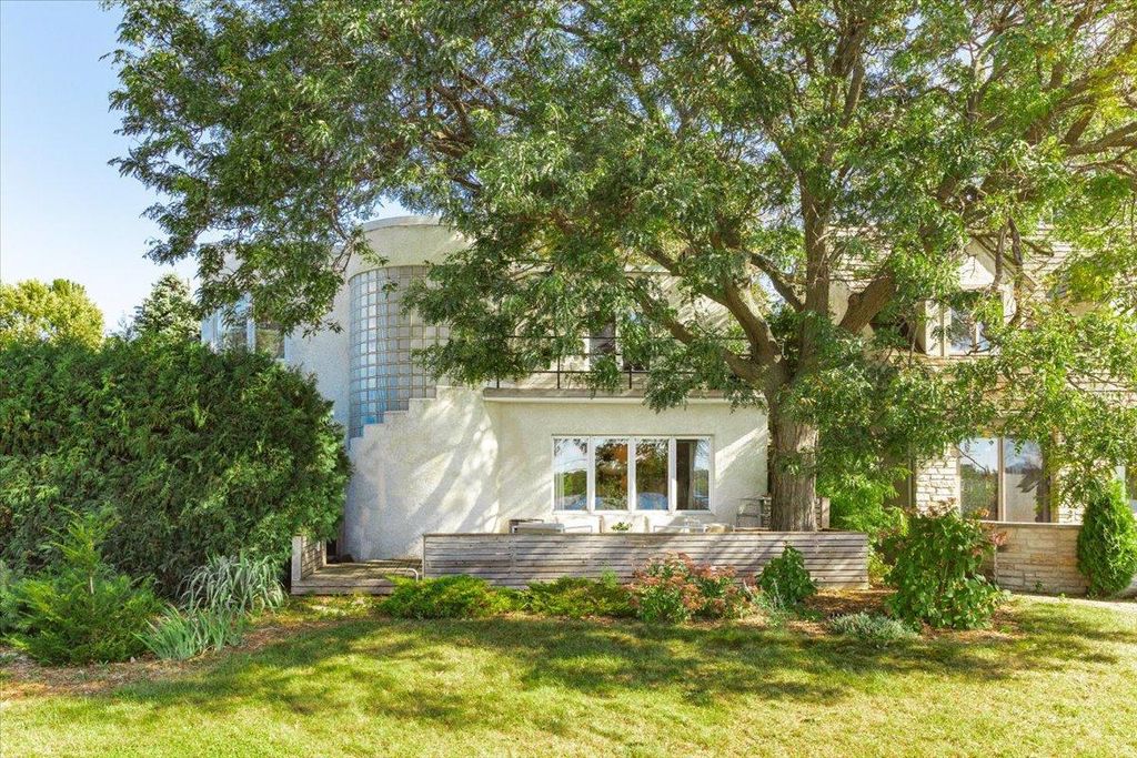 Photo of 1800 E Shore Drive, Maplewood, MN 55109 (MLS # 7024001)