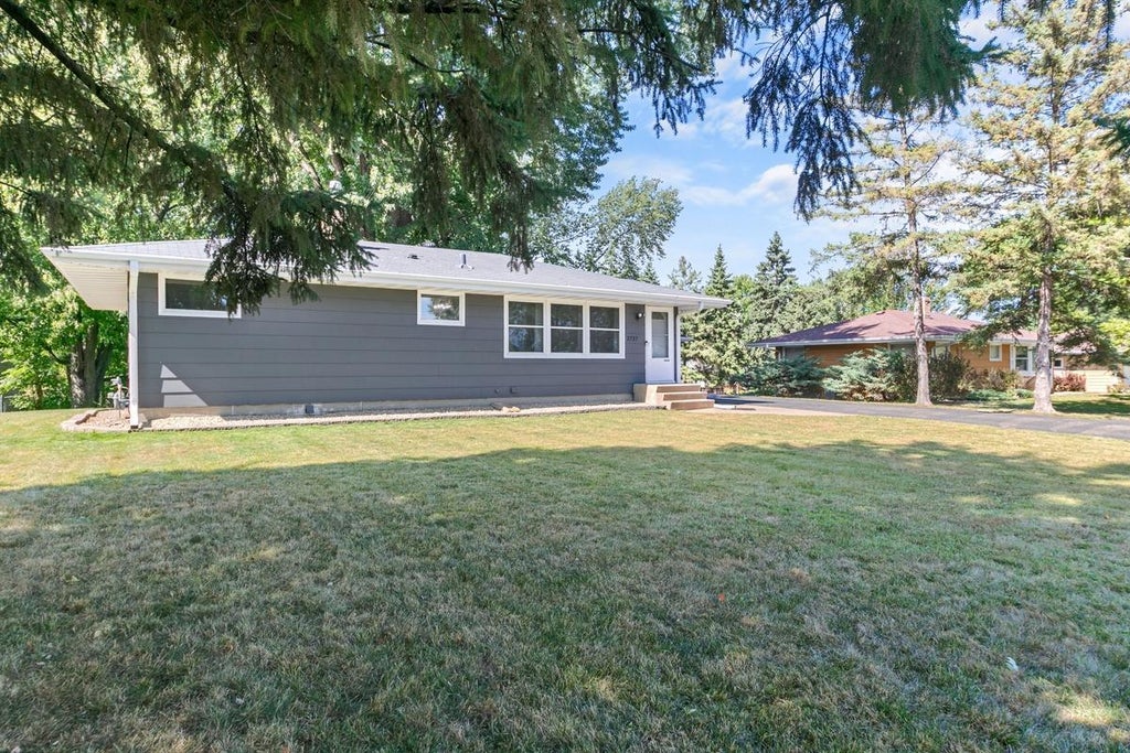 Photo of 2727 Woodbridge Street, Roseville, MN 55113 (MLS # 7144801)