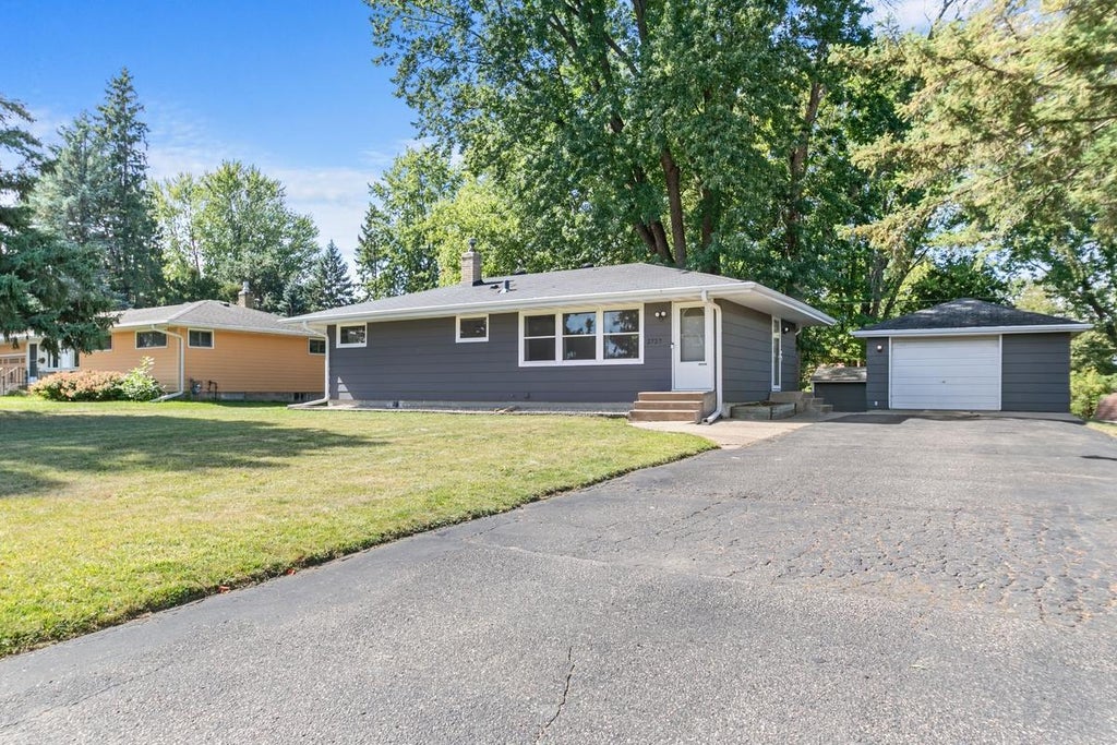 Photo of 2727 Woodbridge Street, Roseville, MN 55113 (MLS # 7144801)