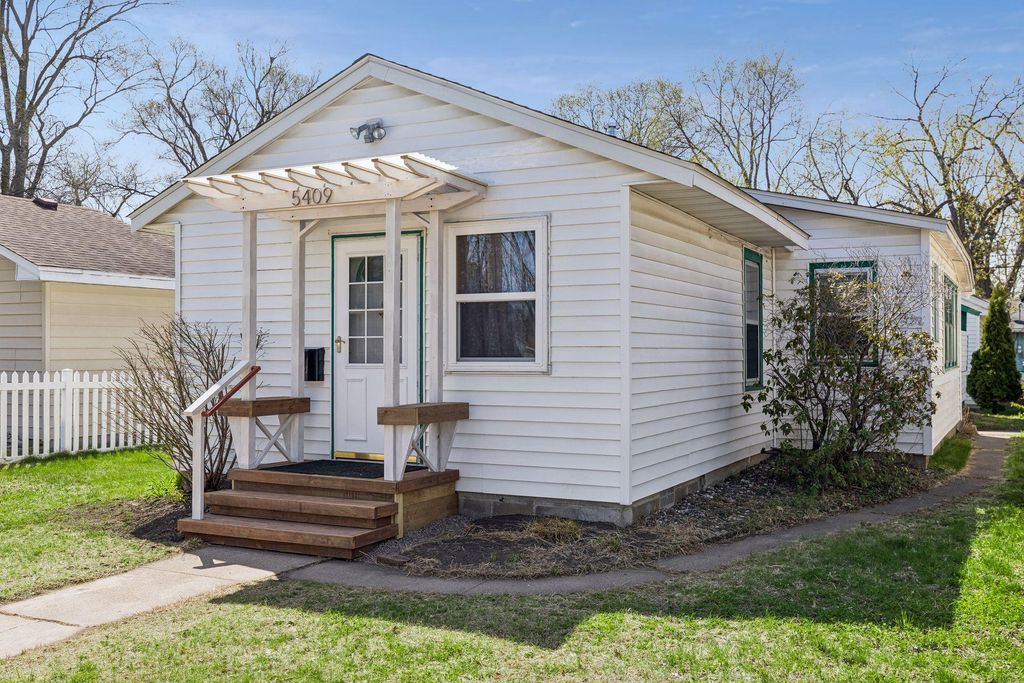 Photo of 5409 Fremont Avenue N, Brooklyn Center, MN 55430 (MLS # 7059036)