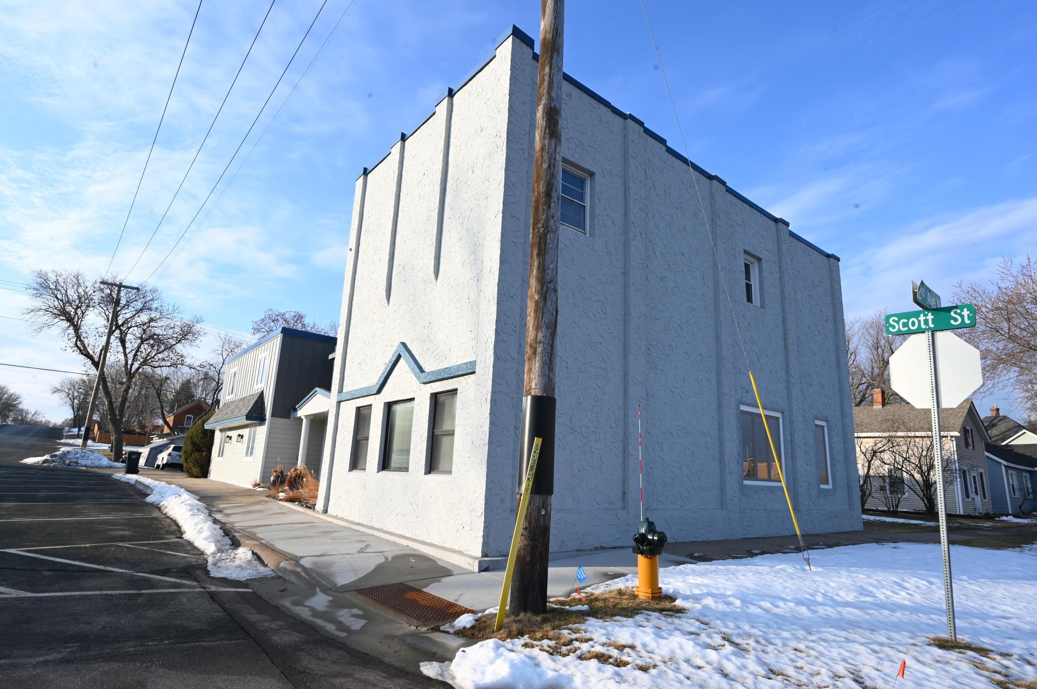 206 Scott Street S