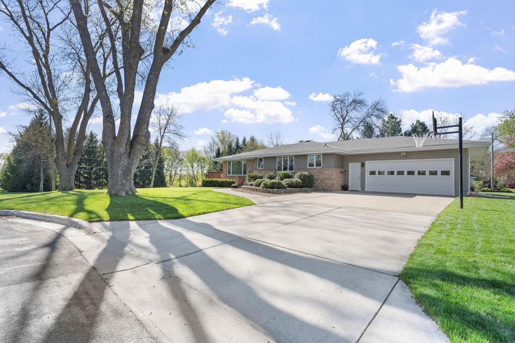 Photo of 616 Elm Avenue SE, Montgomery, MN 56069 (MLS # 7063454)
