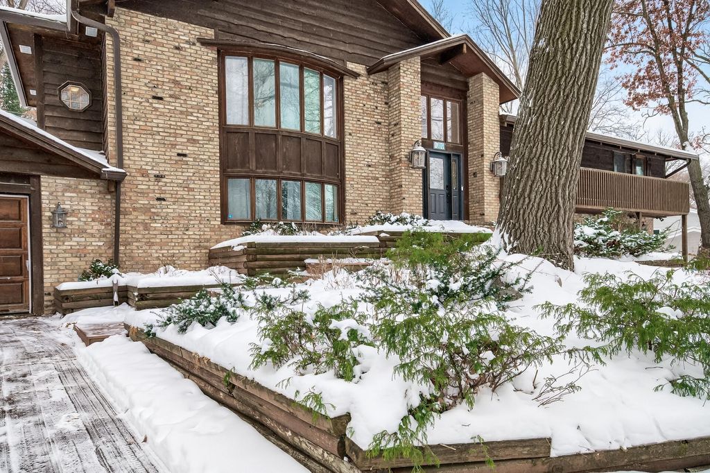 Photo of 209 E 135th Street, Burnsville, MN 55337 (MLS # 6824470)