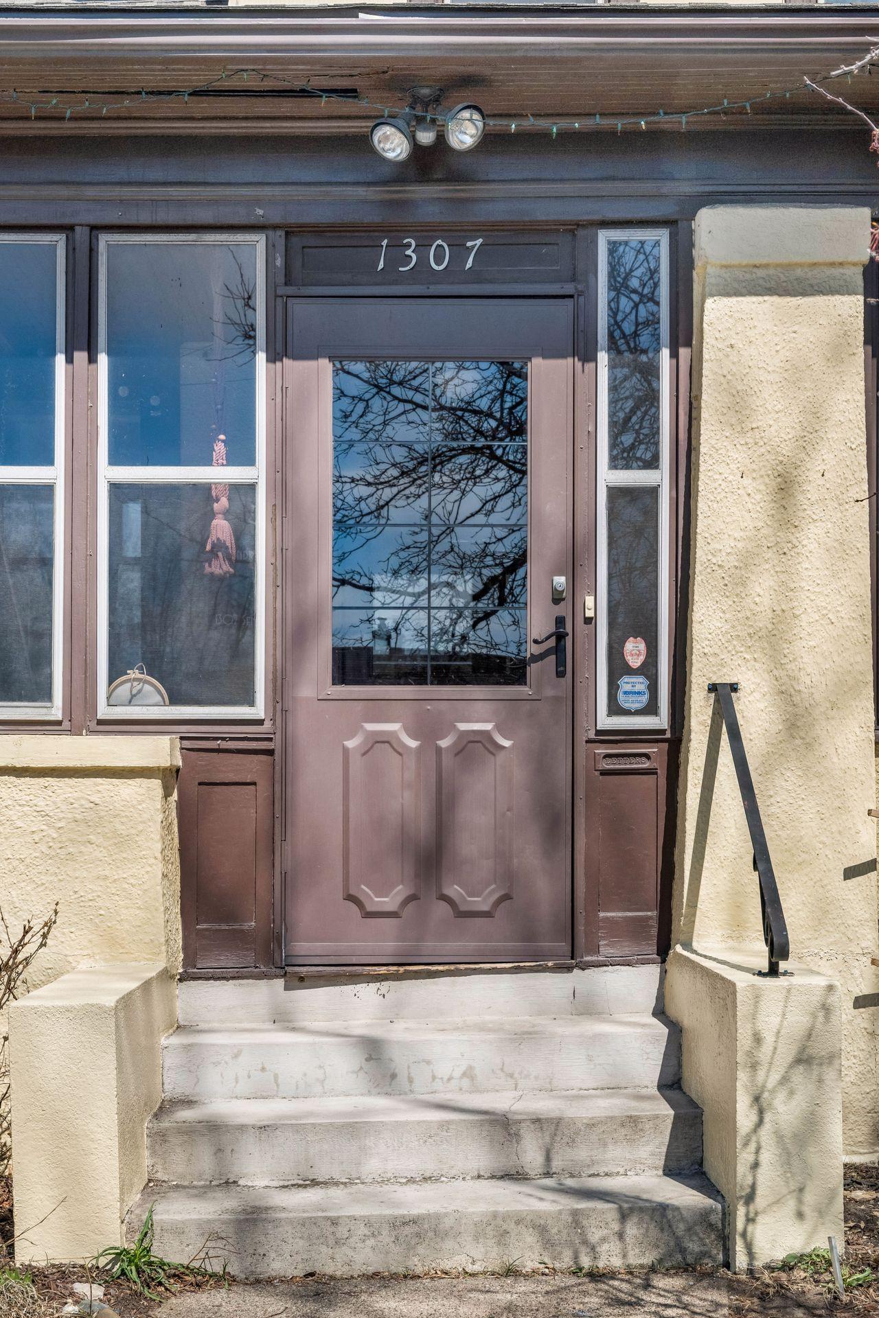 1307 Seminary Avenue