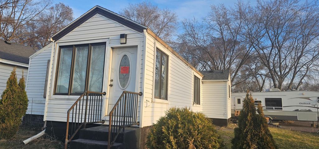 Photo of 906 1st Avenue E, Shakopee, MN 55379 (MLS # 7053767)