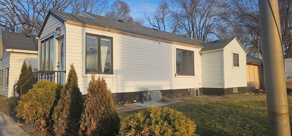 Photo of 906 1st Avenue E, Shakopee, MN 55379 (MLS # 7053767)