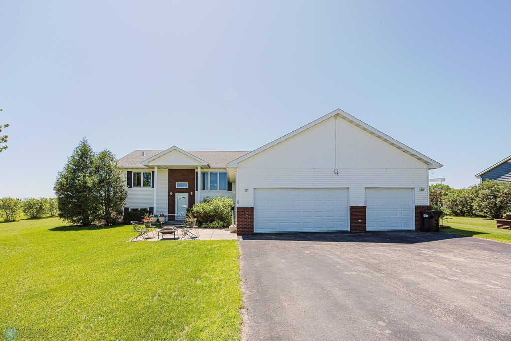 Photo of 17123 Lakeview Lane Lakeview Lane, Audubon, MN 56511 (MLS # 7017770)