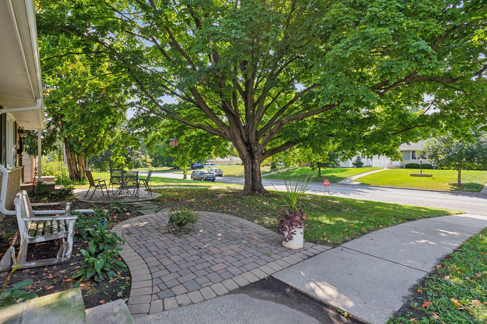 329 & 327 16th Avenue N