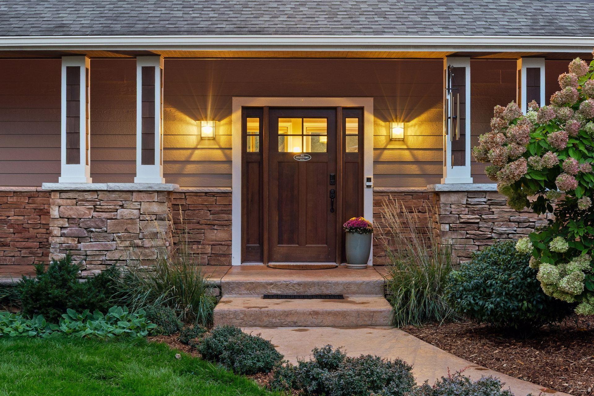 705 Queensland Lane N