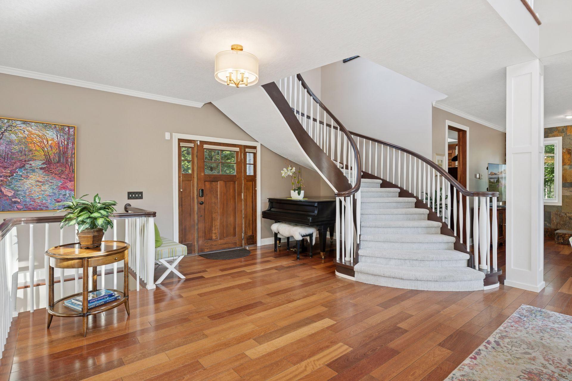 705 Queensland Lane N