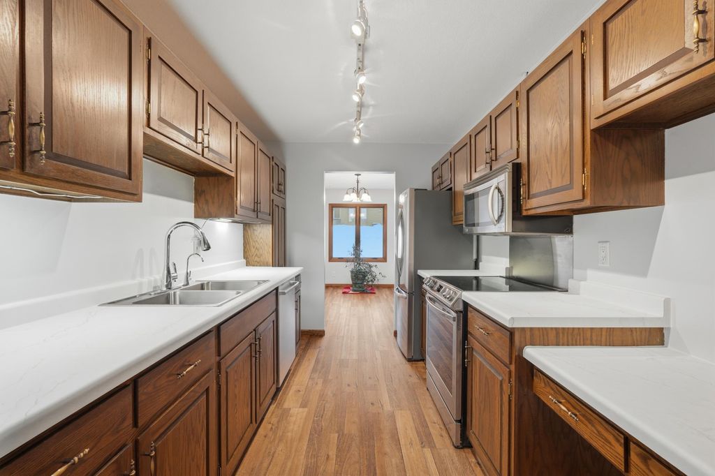 Photo of 1275 Brighton Square, New Brighton, MN 55112 (MLS # 7055600)