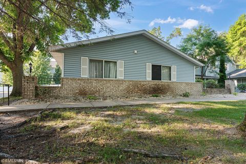 1202 W Royal Oaks Drive Shoreview MN 55126