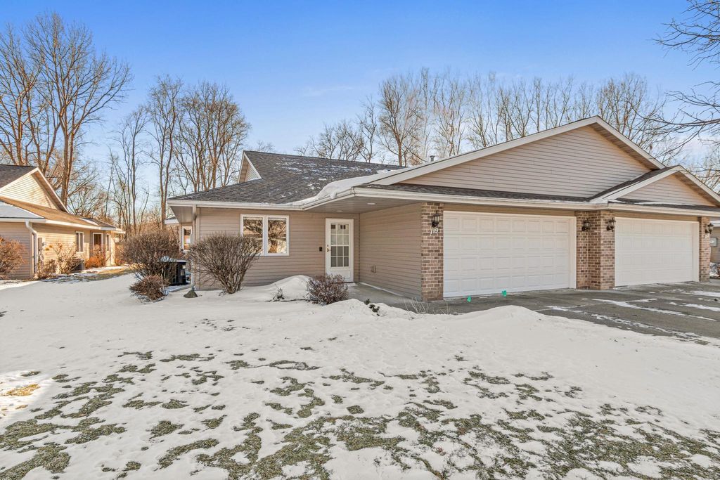 Photo of 719 Victoria Court #719, Stillwater, MN 55082 (MLS # 7012112)