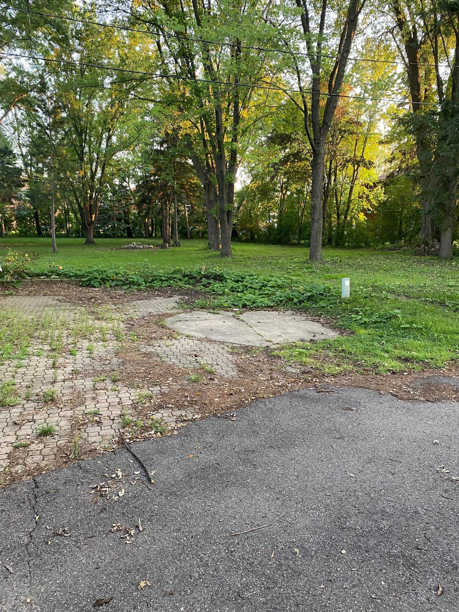 1624 County Road B W
