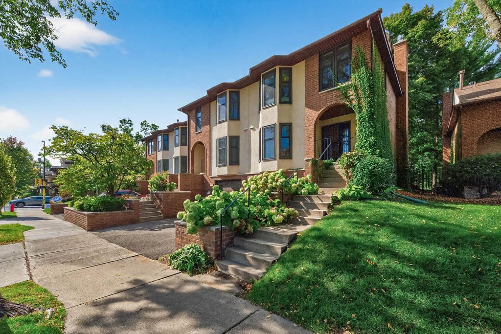 Photo of 1946 Dupont Avenue S, Minneapolis, MN 55403 (MLS # 7042614)