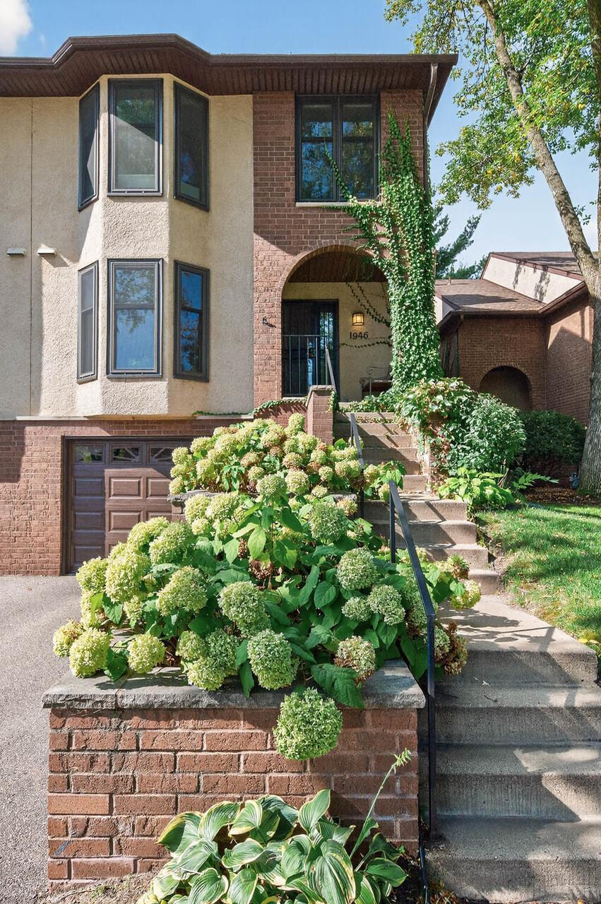 1946 Dupont Avenue S