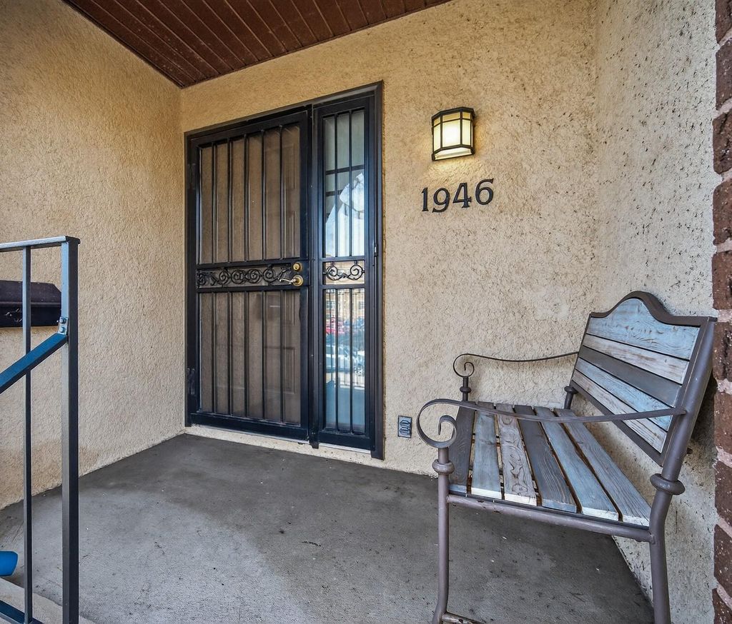 Photo of 1946 Dupont Avenue S, Minneapolis, MN 55403 (MLS # 7042614)