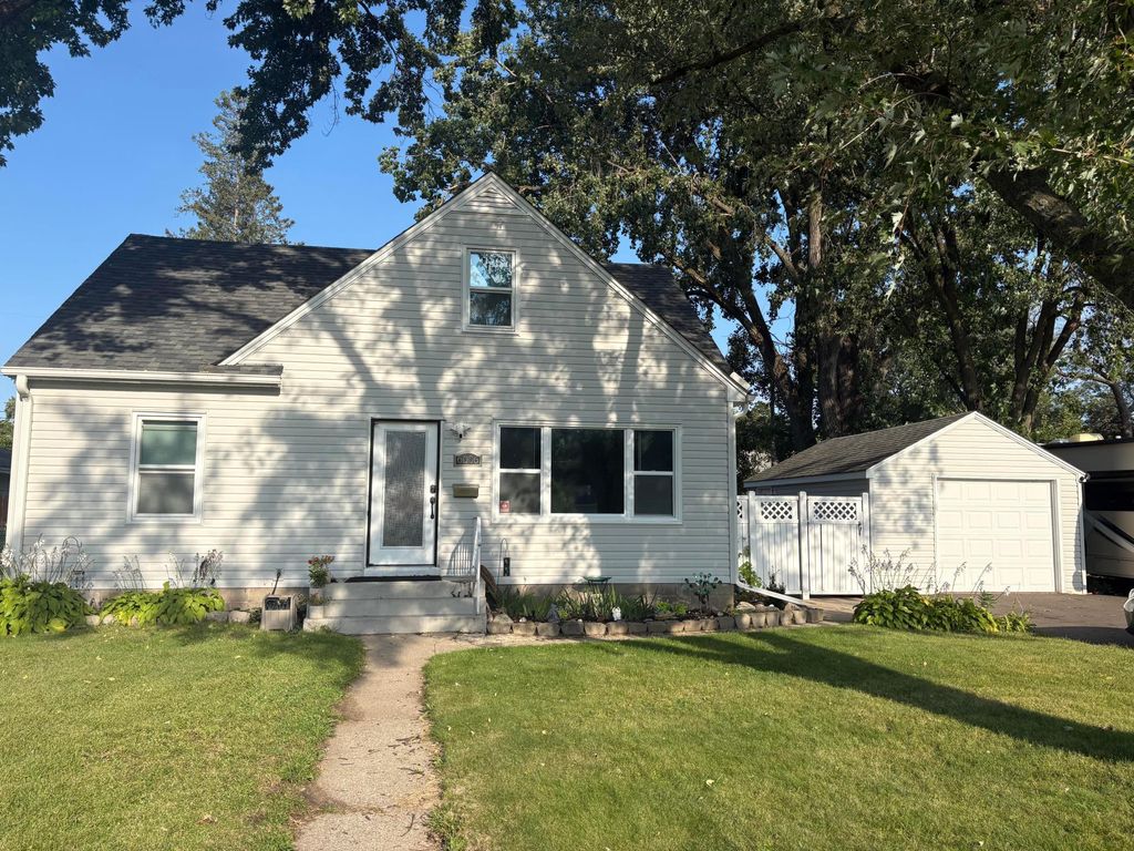Photo of 6006 Bryant Avenue N, Brooklyn Center, MN 55430 (MLS # 6822546)