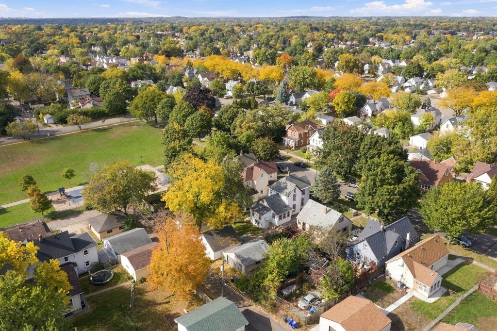 Photo of 920 Magnolia Avenue E, Saint Paul, MN 55106 (MLS # 7157245)