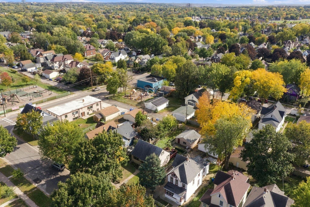 Photo of 920 Magnolia Avenue E, Saint Paul, MN 55106 (MLS # 7157245)