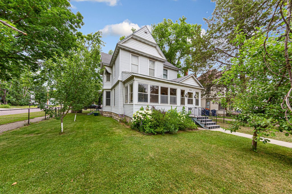 Photo of 904 Central Avenue N, Faribault, MN 55021 (MLS # 7101292)