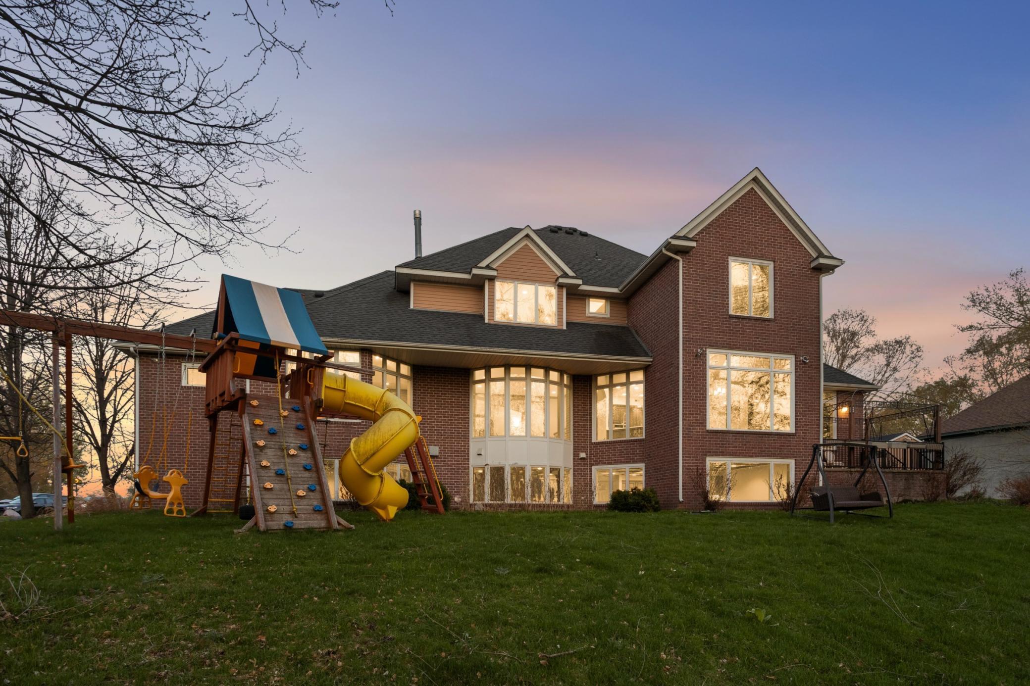 2437 Sunset Court