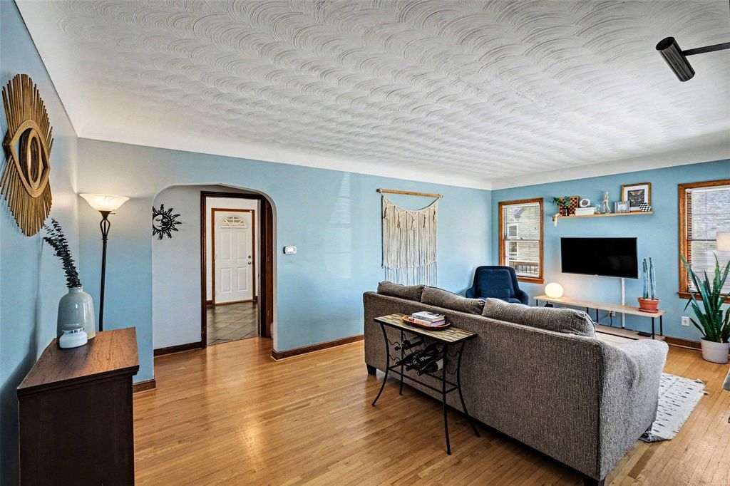 Photo of 2016 Sherwood Avenue, Saint Paul, MN 55119 (MLS # 7034101)