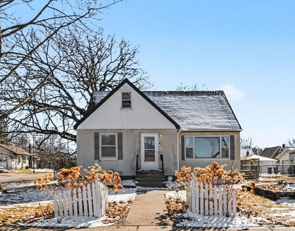 Photo of 2016 Sherwood Avenue, Saint Paul, MN 55119 (MLS # 7034101)