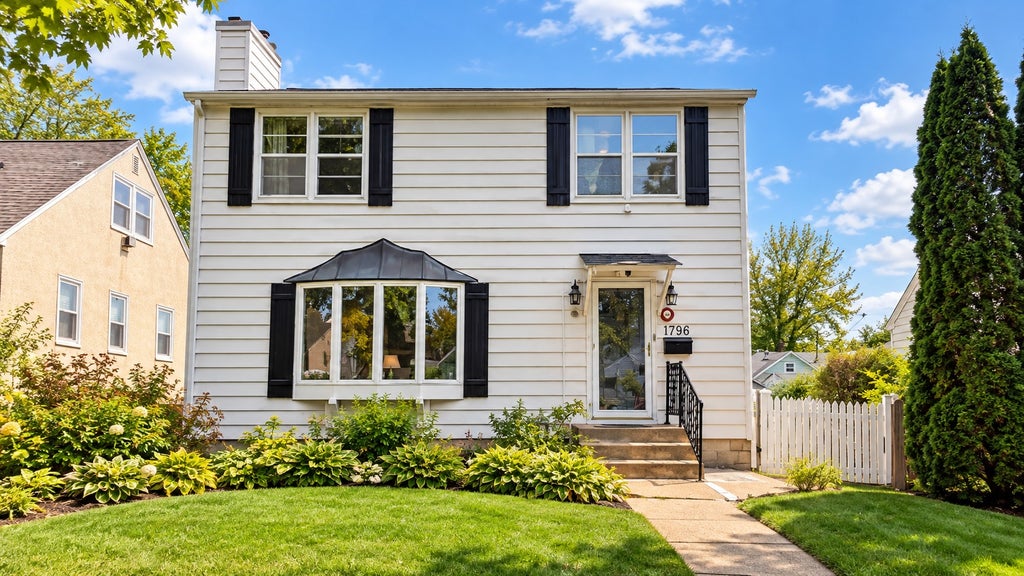 Photo of 1796 Hawthorne Avenue E, Saint Paul, MN 55119 (MLS # 7161780)