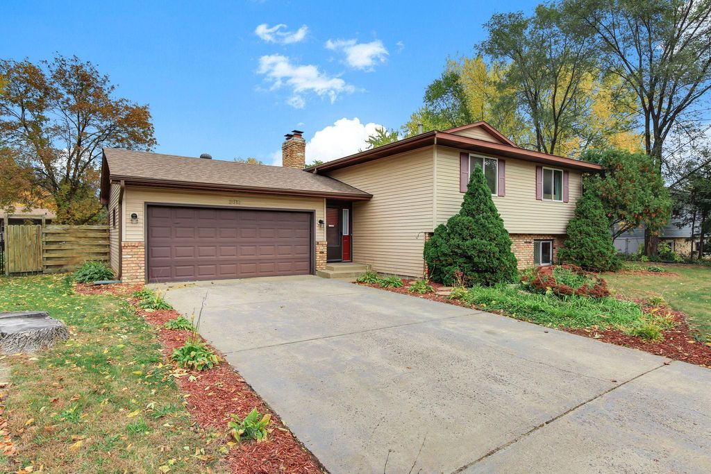 Photo of 2613 Ridge Lane, Mounds View, MN 55112 (MLS # 6807725)