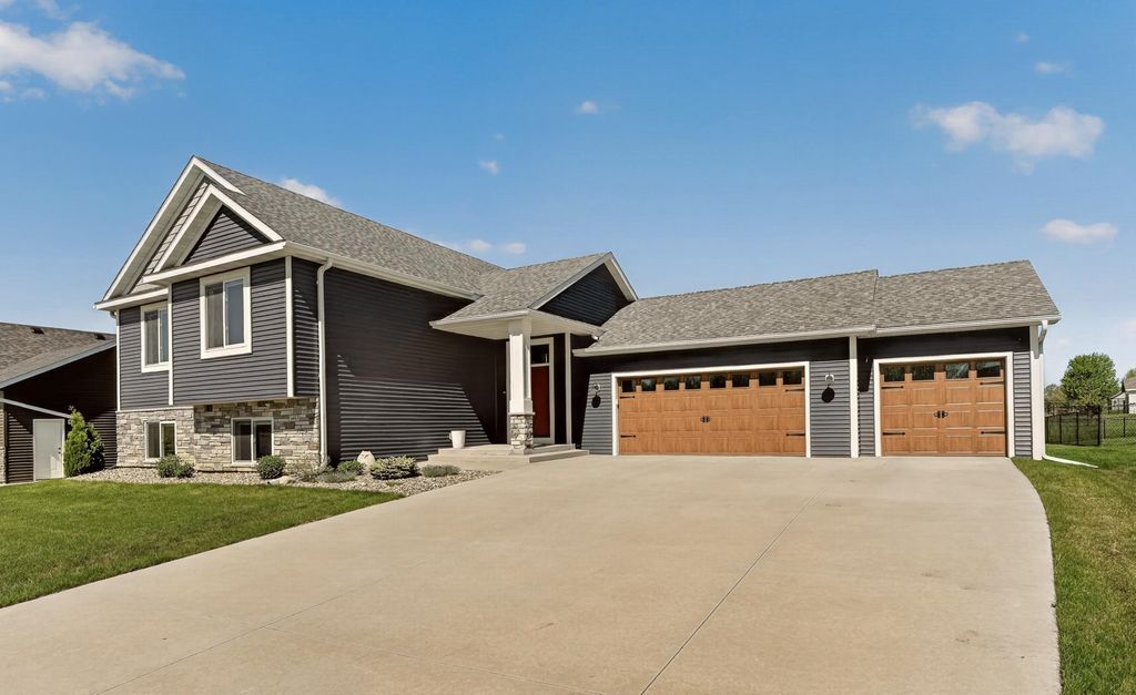 Photo of 5443 Ridgeview Drive NW, Rochester, MN 55901 (MLS # 7068725)