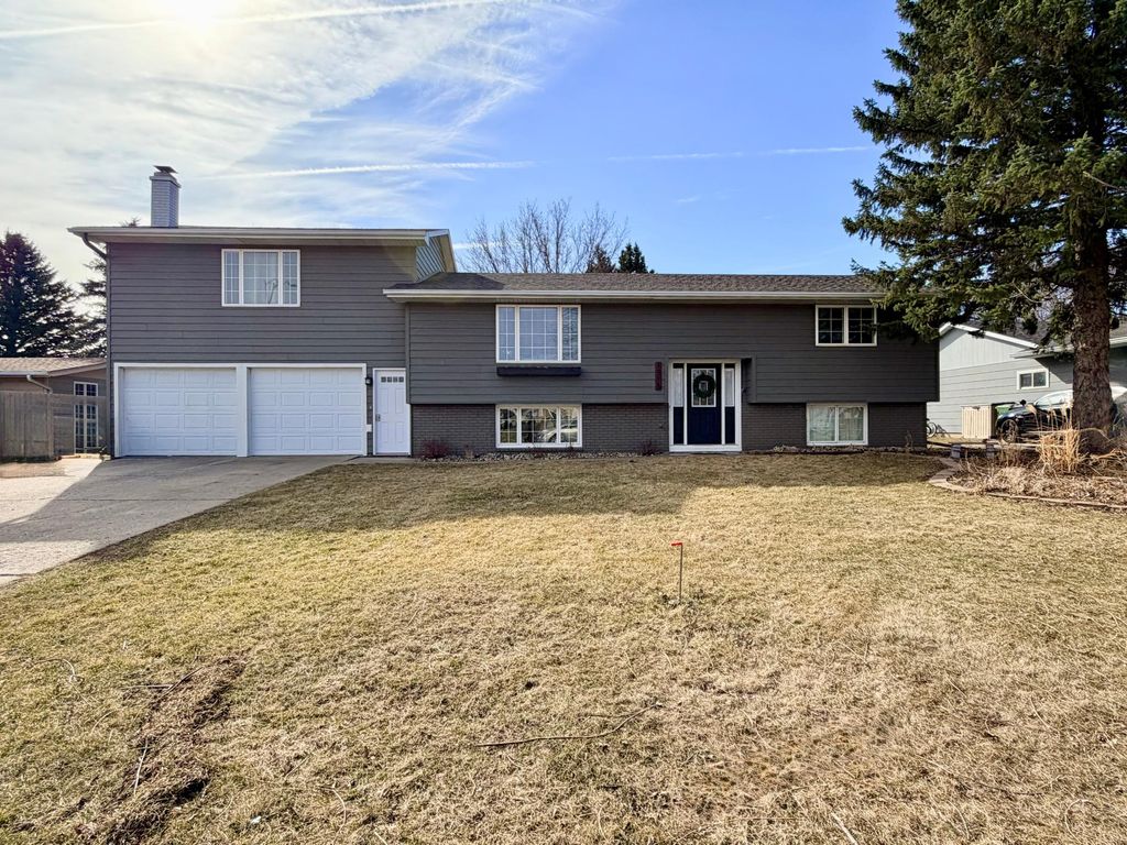 Photo of 1511 Eckerson Drive, Worthington, MN 56187 (MLS # 7044203)