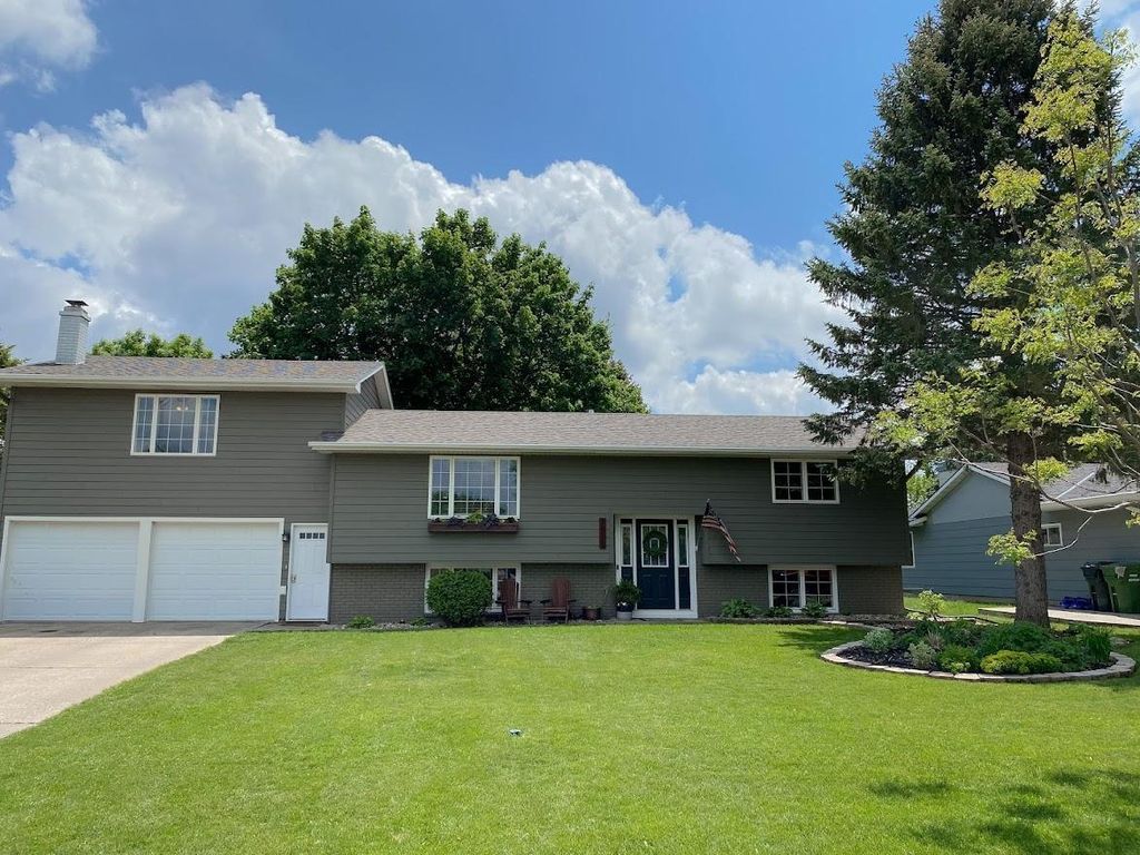 Photo of 1511 Eckerson Drive, Worthington, MN 56187 (MLS # 7044203)