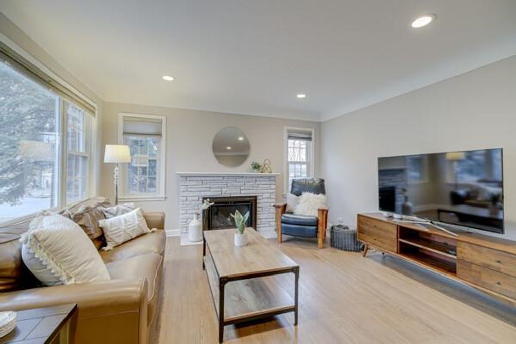 Photo of 4752 York Avenue S, Minneapolis, MN 55410 (MLS # 7016890)