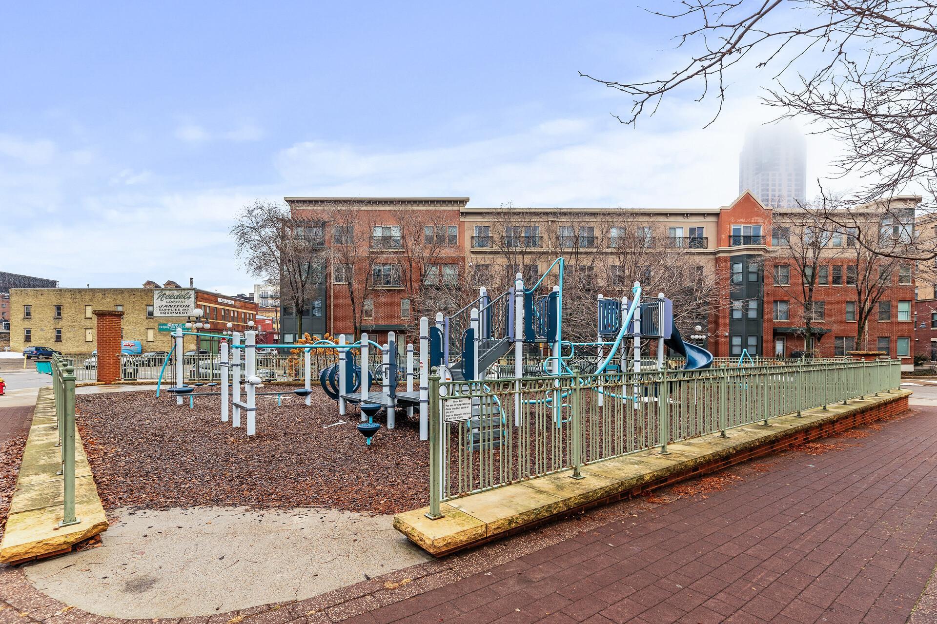 Saint Paul, Minnesota 55101, United States, 1 Bedroom Bedrooms, ,1 BathroomBathrooms,Residential,Active,23792