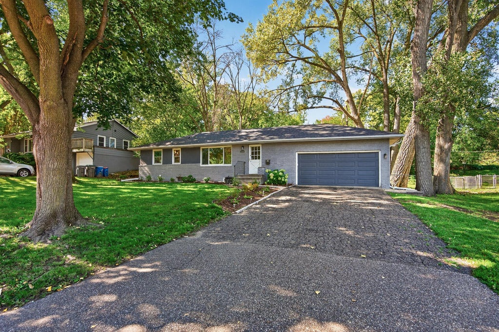 Photo of 2731 Lee Avenue N, Golden Valley, MN 55422 (MLS # 7155941)