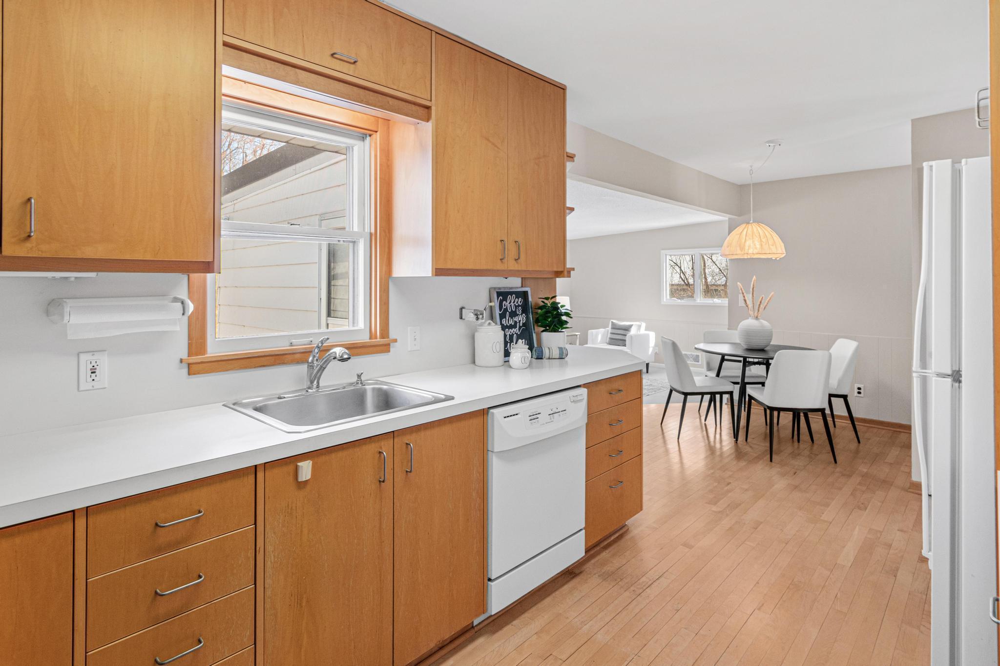 1127 Oakcrest Avenue