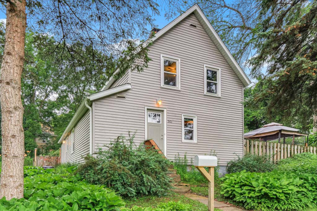 Photo of 501 3rd Street W, Hastings, MN 55033 (MLS # 7107848)
