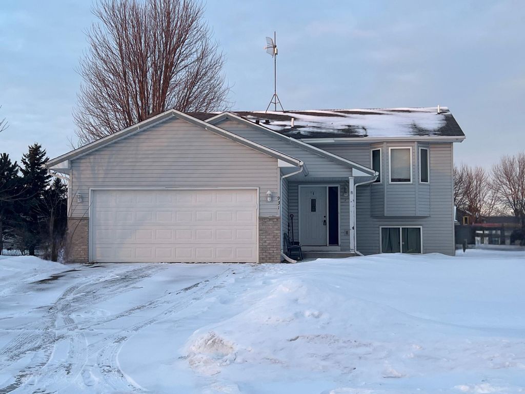 Photo of 931 Shady Ridge Lane, Braham, MN 55006 (MLS # 7010216)