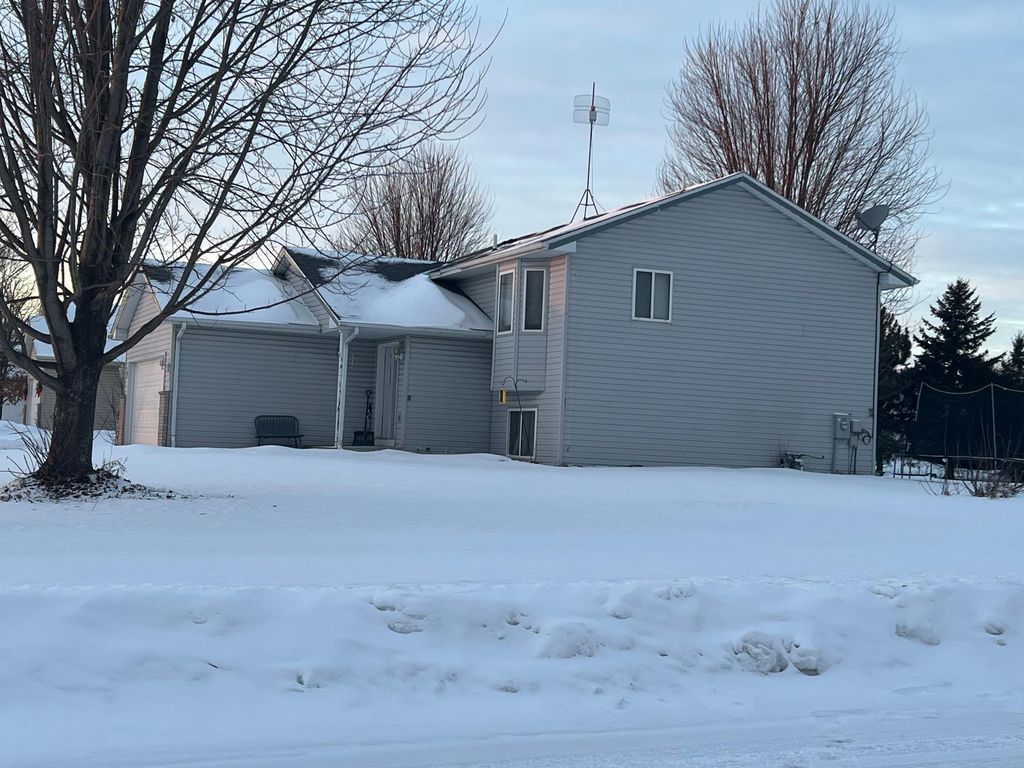 Photo of 931 Shady Ridge Lane, Braham, MN 55006 (MLS # 7010216)